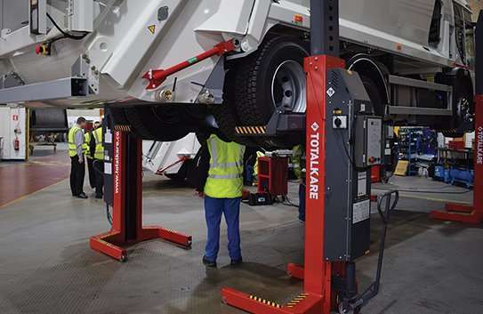 Dennis Eagle uses Totalkare T8AC mobile column lifts