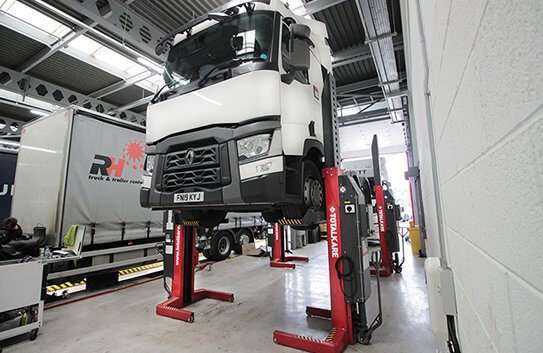 safety checks for mobile column lift use