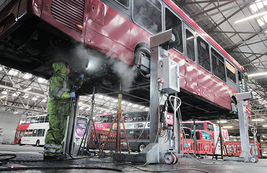 The risks of under-chassis washing with regular column lifts