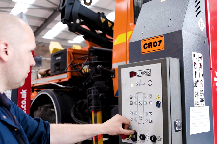 Online mobile column lift training from Totalkare